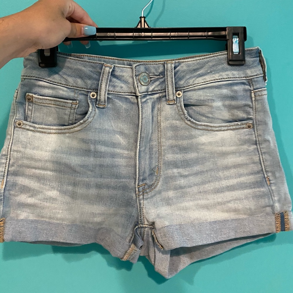 AMERICAN EAGLE LIGHTWASH JEAN SHORTS